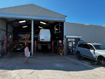 Tyres 4 U Fa2